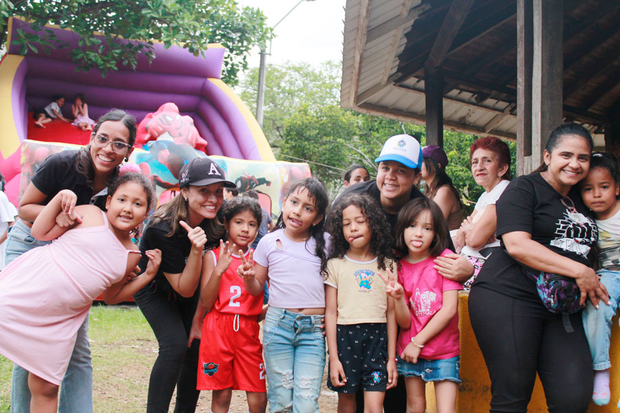 TODOS PARA UNO Y UNO PARA TODOS